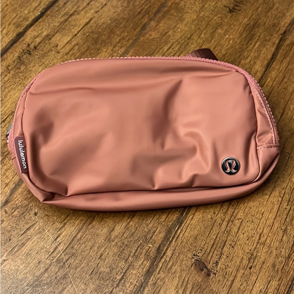 [Lululemon] Everywhere Belt Bag Briar Rose New With Tags - Picture 3 of 4